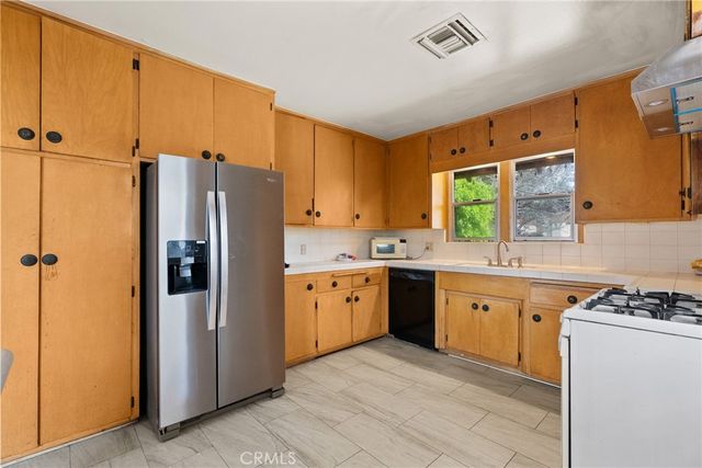 7229 De Celis, Van Nuys, CA 91406