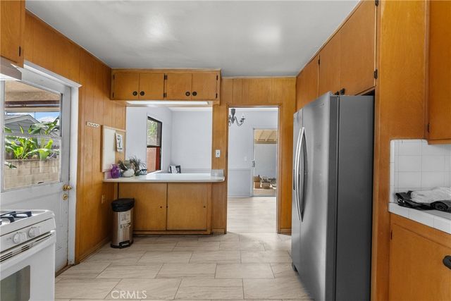 7229 De Celis, Van Nuys, CA 91406