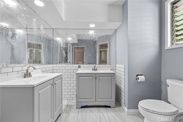 7229 De Celis, Van Nuys, CA 91406