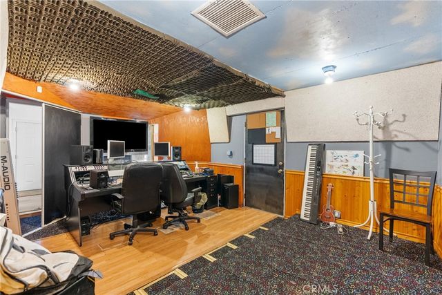 7229 De Celis, Van Nuys, CA 91406