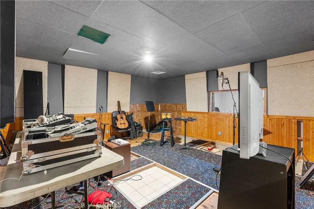 7229 De Celis, Van Nuys, CA 91406