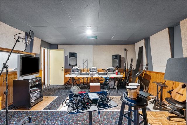 7229 De Celis, Van Nuys, CA 91406