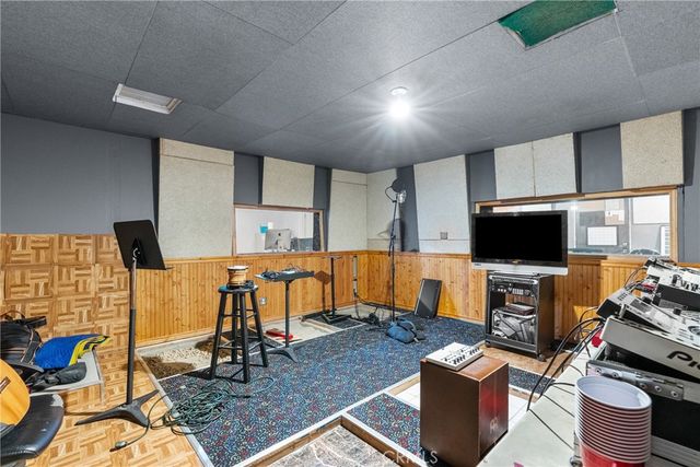 7229 De Celis, Van Nuys, CA 91406