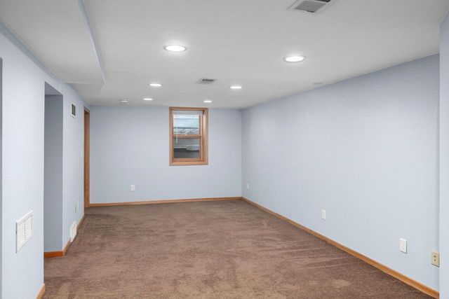 2216 30th STREET S, La Crosse, WI 54601
