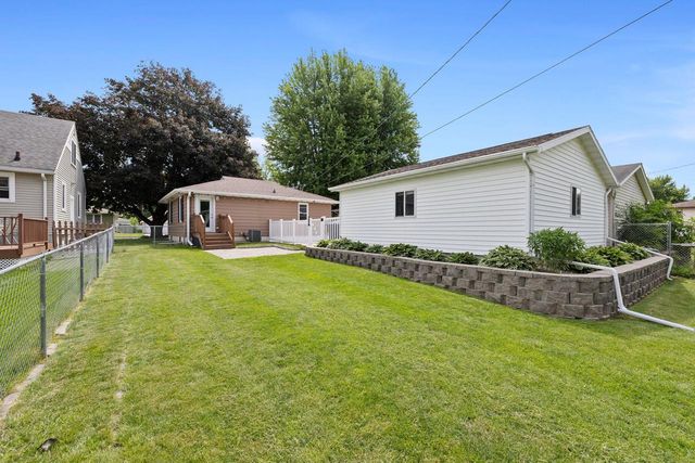 2216 30th STREET S, La Crosse, WI 54601