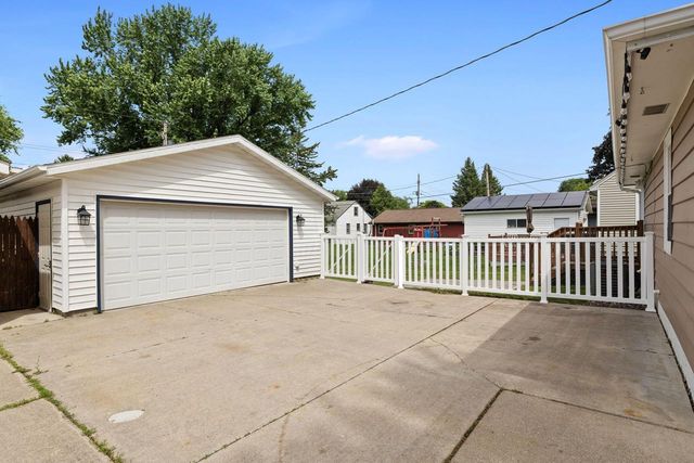 2216 30th STREET S, La Crosse, WI 54601