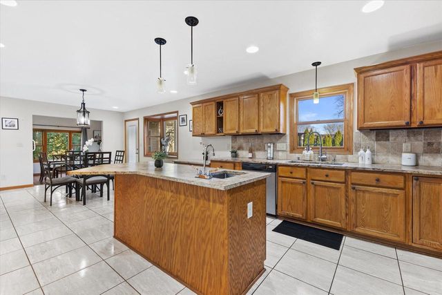 7170 S Countryside DRIVE, Franklin, WI 53132