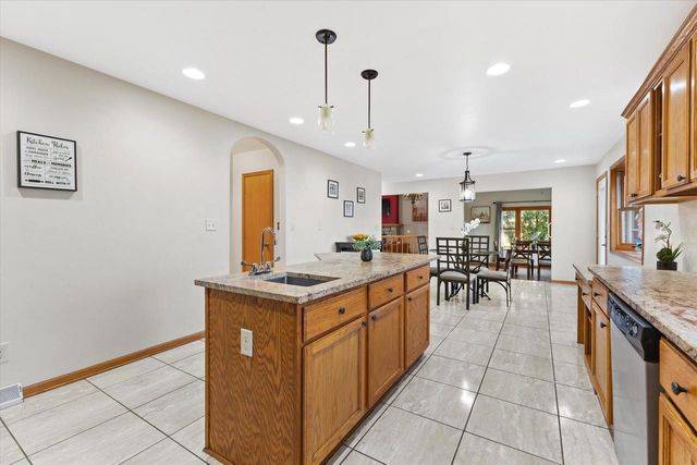 7170 S Countryside DRIVE, Franklin, WI 53132