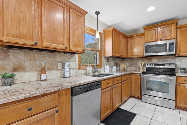 7170 S Countryside DRIVE, Franklin, WI 53132