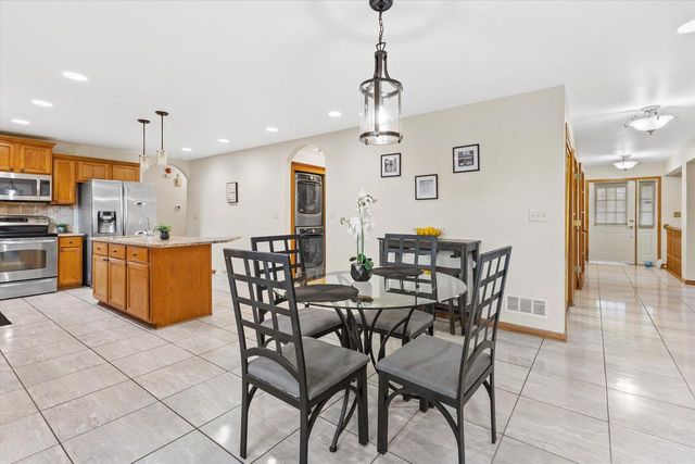 7170 S Countryside DRIVE, Franklin, WI 53132