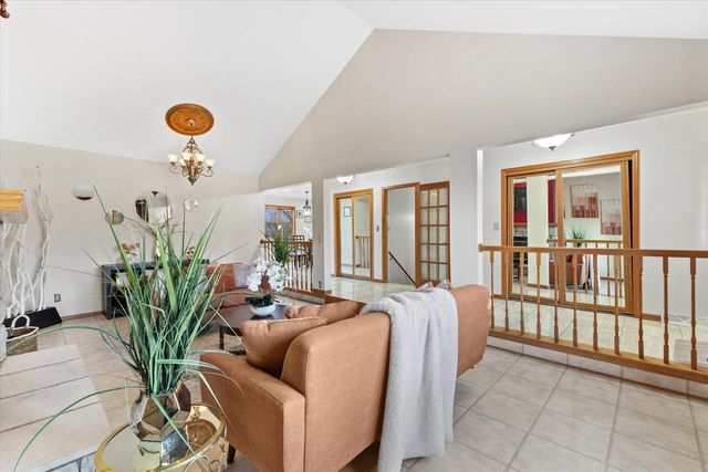 7170 S Countryside DRIVE, Franklin, WI 53132