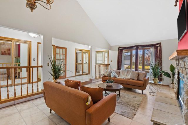 7170 S Countryside DRIVE, Franklin, WI 53132