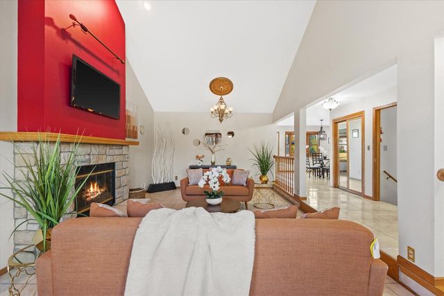 7170 S Countryside DRIVE, Franklin, WI 53132