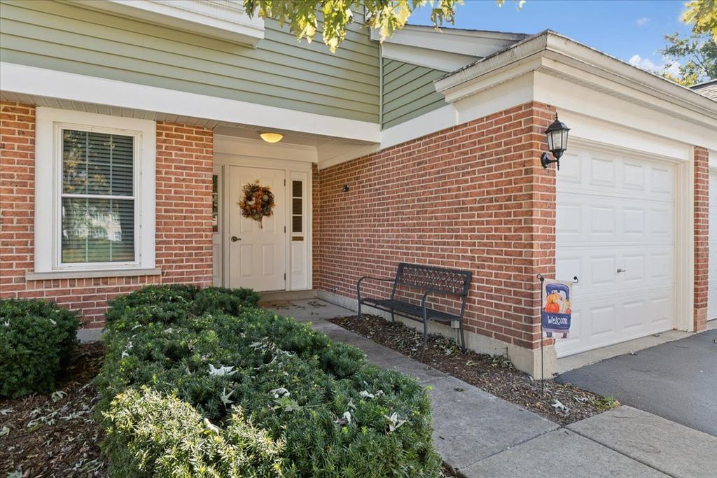 617 Edinburgh Lane B, Prospect Heights, IL 60070 — photo 2