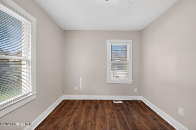 1524 Shingo Ave, Louisville, KY 40215