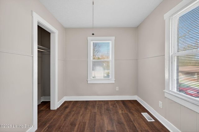 1524 Shingo Ave, Louisville, KY 40215