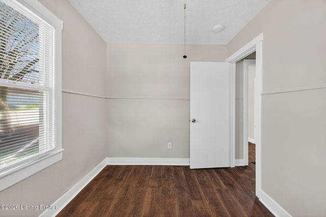 1524 Shingo Ave, Louisville, KY 40215