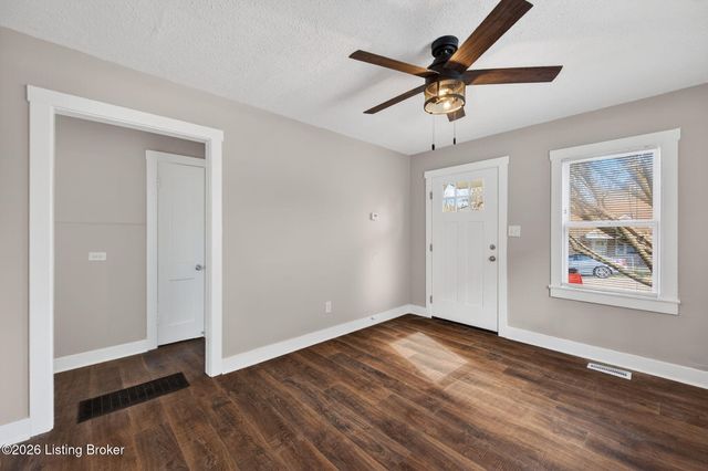 1524 Shingo Ave, Louisville, KY 40215