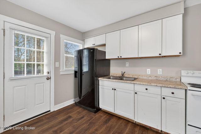 1524 Shingo Ave, Louisville, KY 40215