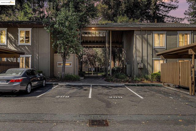 3051 Treat Blvd 63, Concord, CA 94518