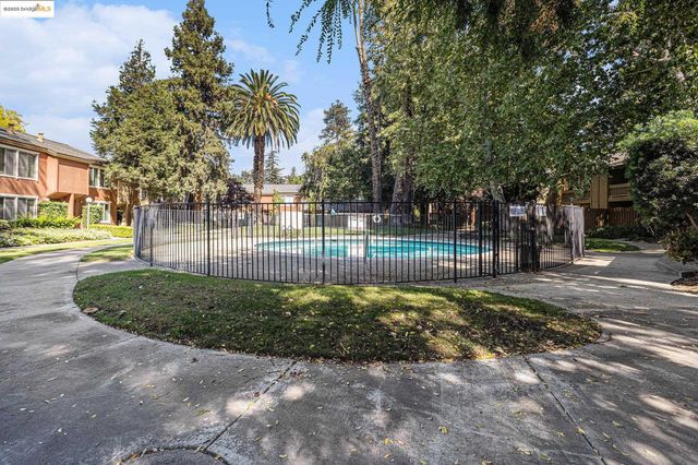 3051 Treat Blvd 63, Concord, CA 94518