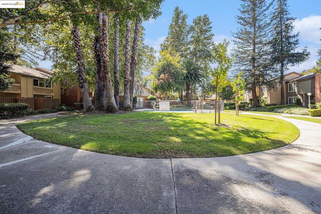 3051 Treat Blvd 63, Concord, CA 94518
