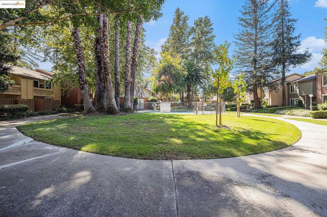 3051 Treat Blvd 63, Concord, CA 94518