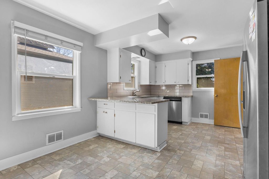 152 Boulevard Avenue NE, Montgomery, MN 56069 — photo 5