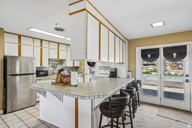 4655 S DEERCREEK RD, Salt Lake City, UT 84124