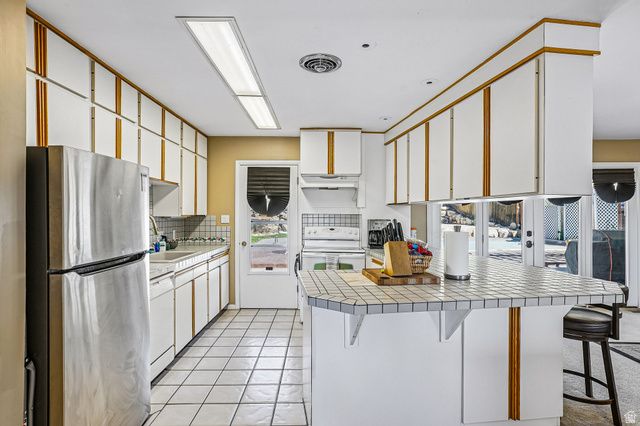 4655 S DEERCREEK RD, Salt Lake City, UT 84124