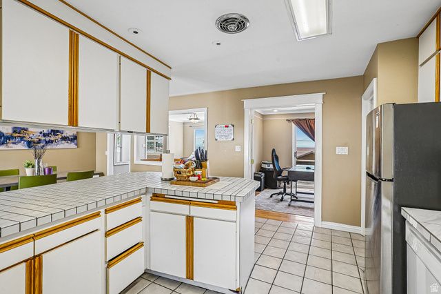4655 S DEERCREEK RD, Salt Lake City, UT 84124