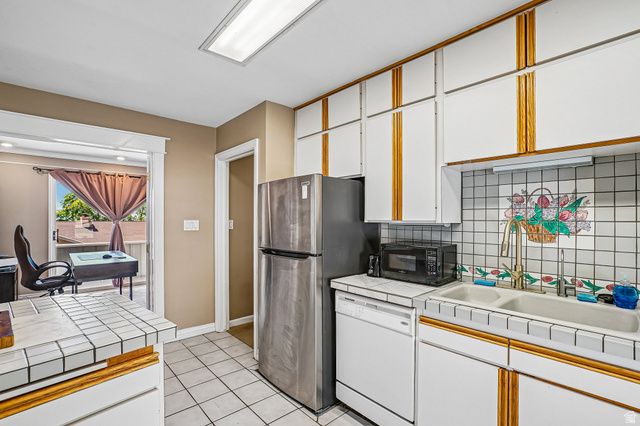 4655 S DEERCREEK RD, Salt Lake City, UT 84124