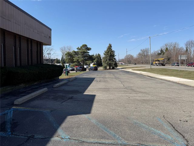 4525 Highland Road, Waterford Charter Township, MI 48328