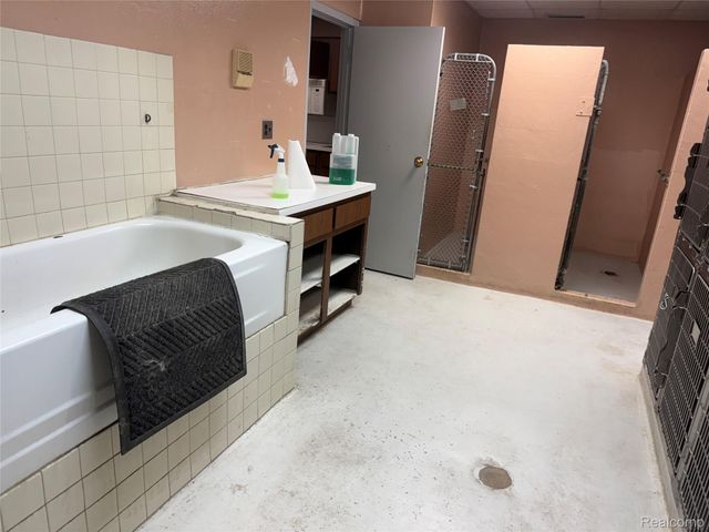 4525 Highland Road, Waterford Charter Township, MI 48328