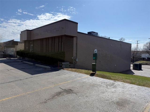 4525 Highland Road, Waterford Charter Township, MI 48328