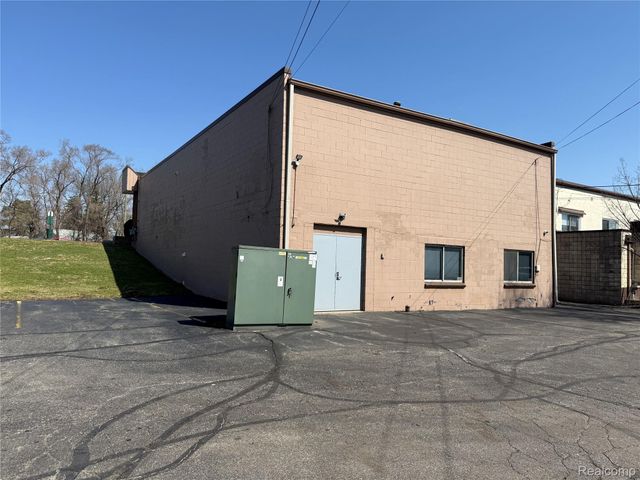 4525 Highland Road, Waterford Charter Township, MI 48328