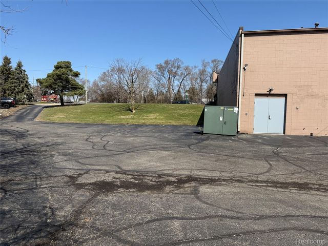 4525 Highland Road, Waterford Charter Township, MI 48328