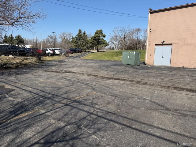 4525 Highland Road, Waterford Charter Township, MI 48328
