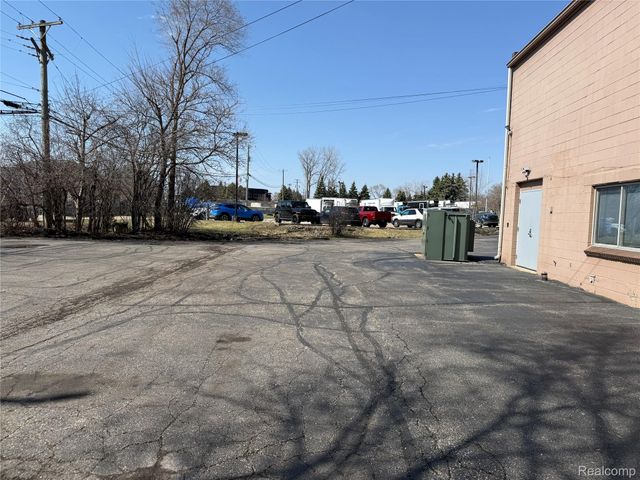 4525 Highland Road, Waterford Charter Township, MI 48328