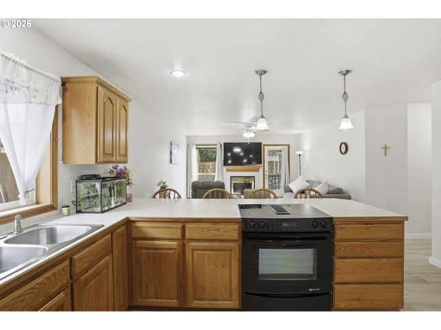 858 Sw 24TH St, Troutdale, OR 97060