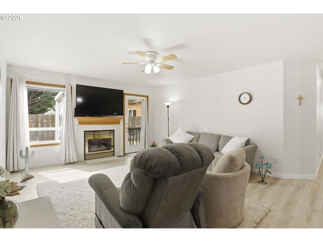 858 Sw 24TH St, Troutdale, OR 97060