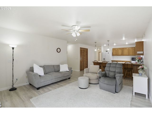 858 Sw 24TH St, Troutdale, OR 97060