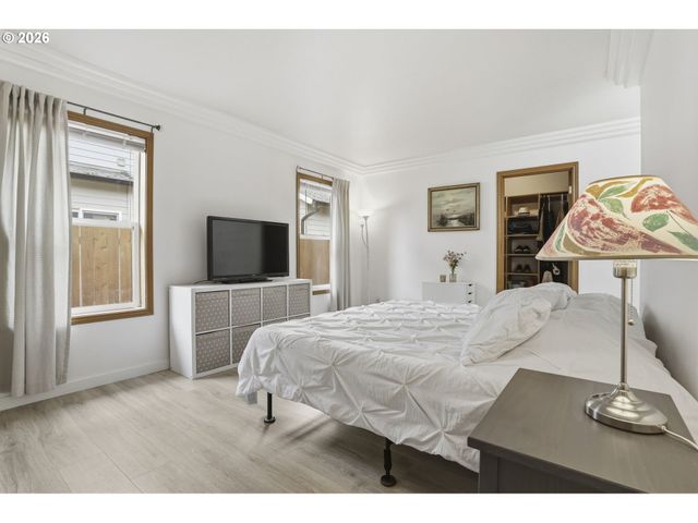 858 Sw 24TH St, Troutdale, OR 97060