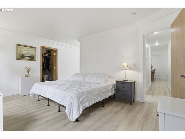 858 Sw 24TH St, Troutdale, OR 97060