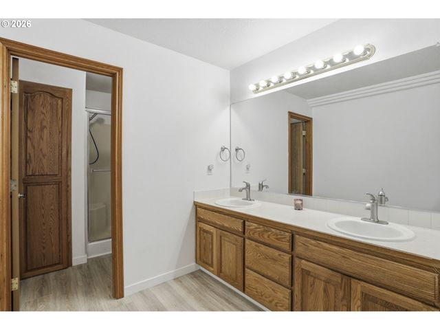 858 Sw 24TH St, Troutdale, OR 97060