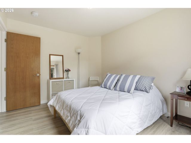 858 Sw 24TH St, Troutdale, OR 97060