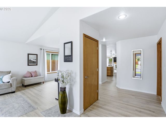 858 Sw 24TH St, Troutdale, OR 97060