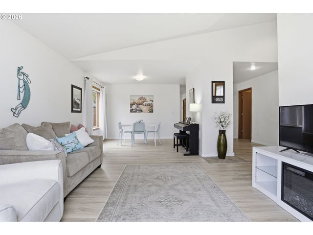 858 Sw 24TH St, Troutdale, OR 97060