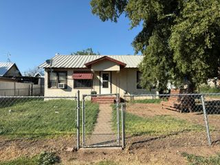 211 E 5th, Clarendon, TX 79226