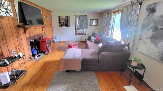 6 Bircher Avenue, Poughkeepsie, NY 12601